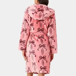 Juno-Temple-Ted-Lasso-S04-Pink-Bow-Print-Robe